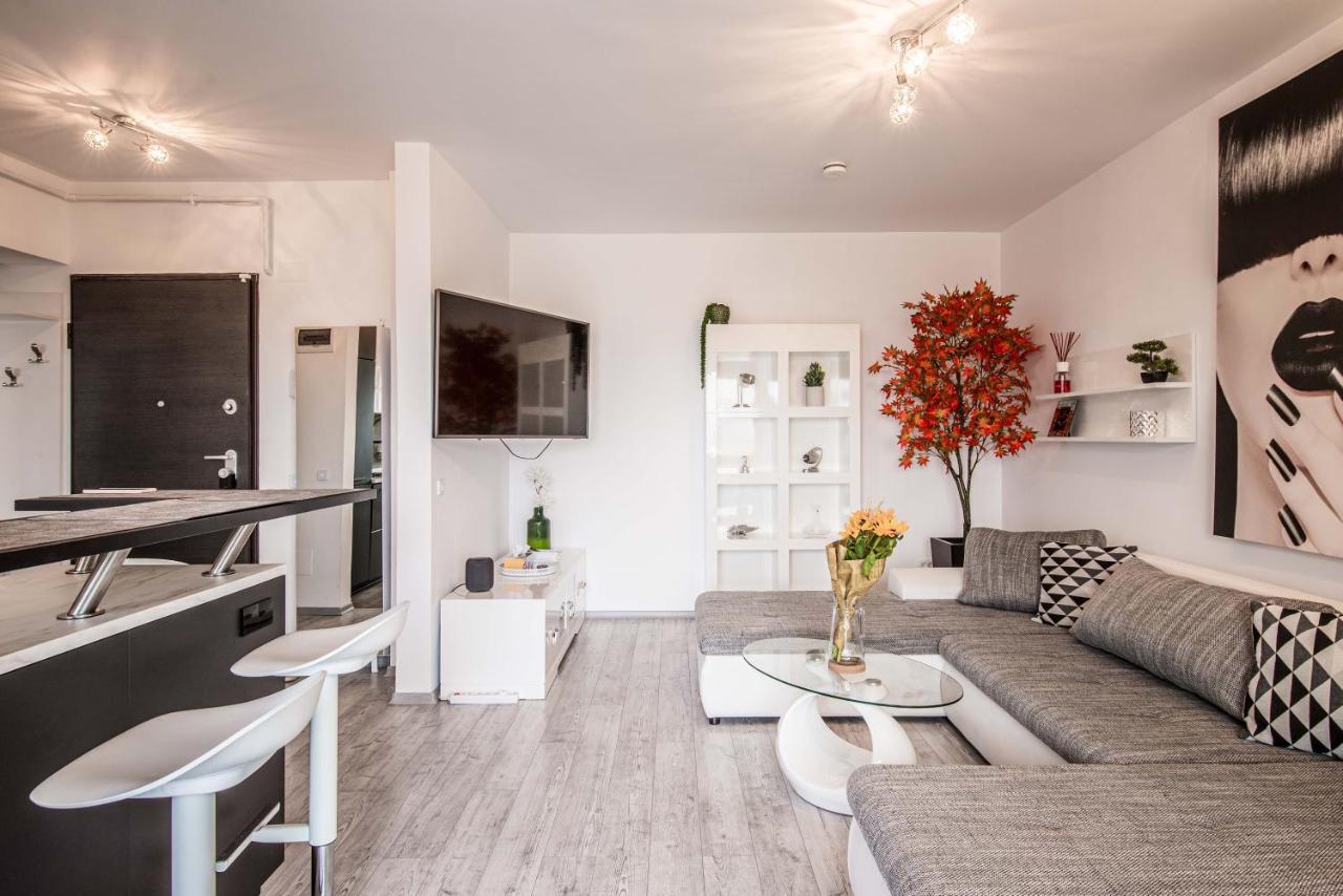 2-Room Penthouse Plaza Residence P1 布加勒斯特 外观 照片
