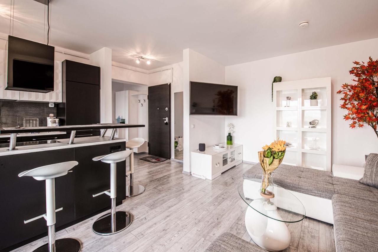 2-Room Penthouse Plaza Residence P1 布加勒斯特 外观 照片